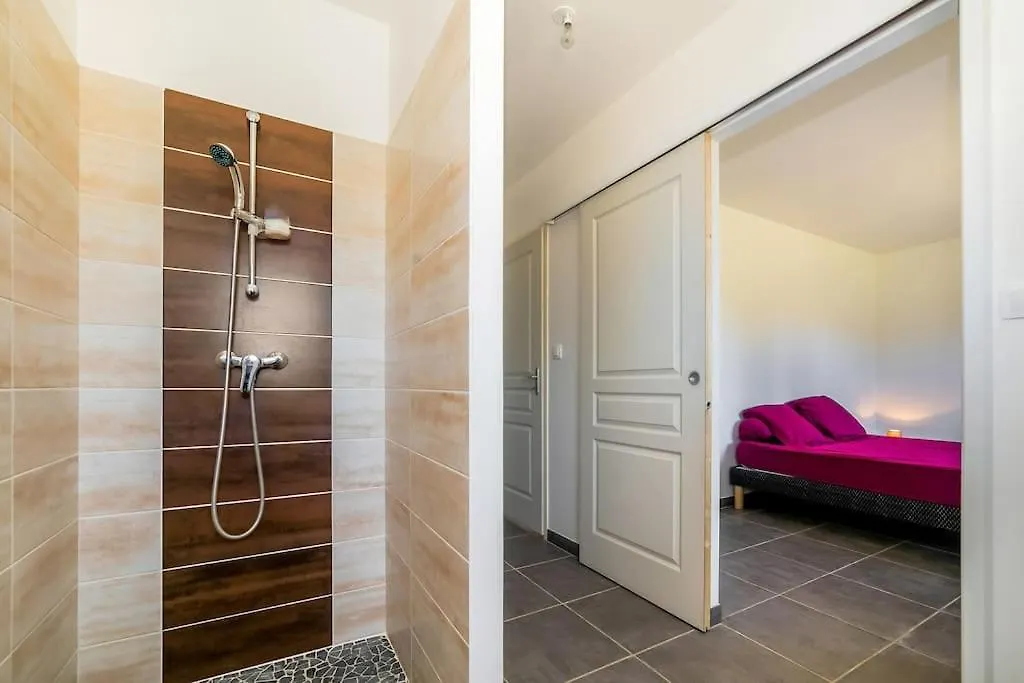 Le P'Tit Gite Gardechois, Piscine Ardeche - 12Pers Saint-Andre-de-Cruzieres 0*,  France