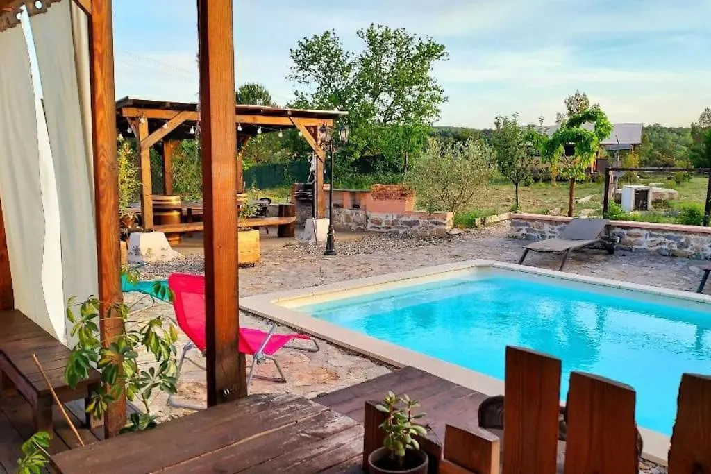 Le P'Tit Gite Gardechois, Piscine Ardeche - 12Pers Saint-Andre-de-Cruzieres 0*,  France